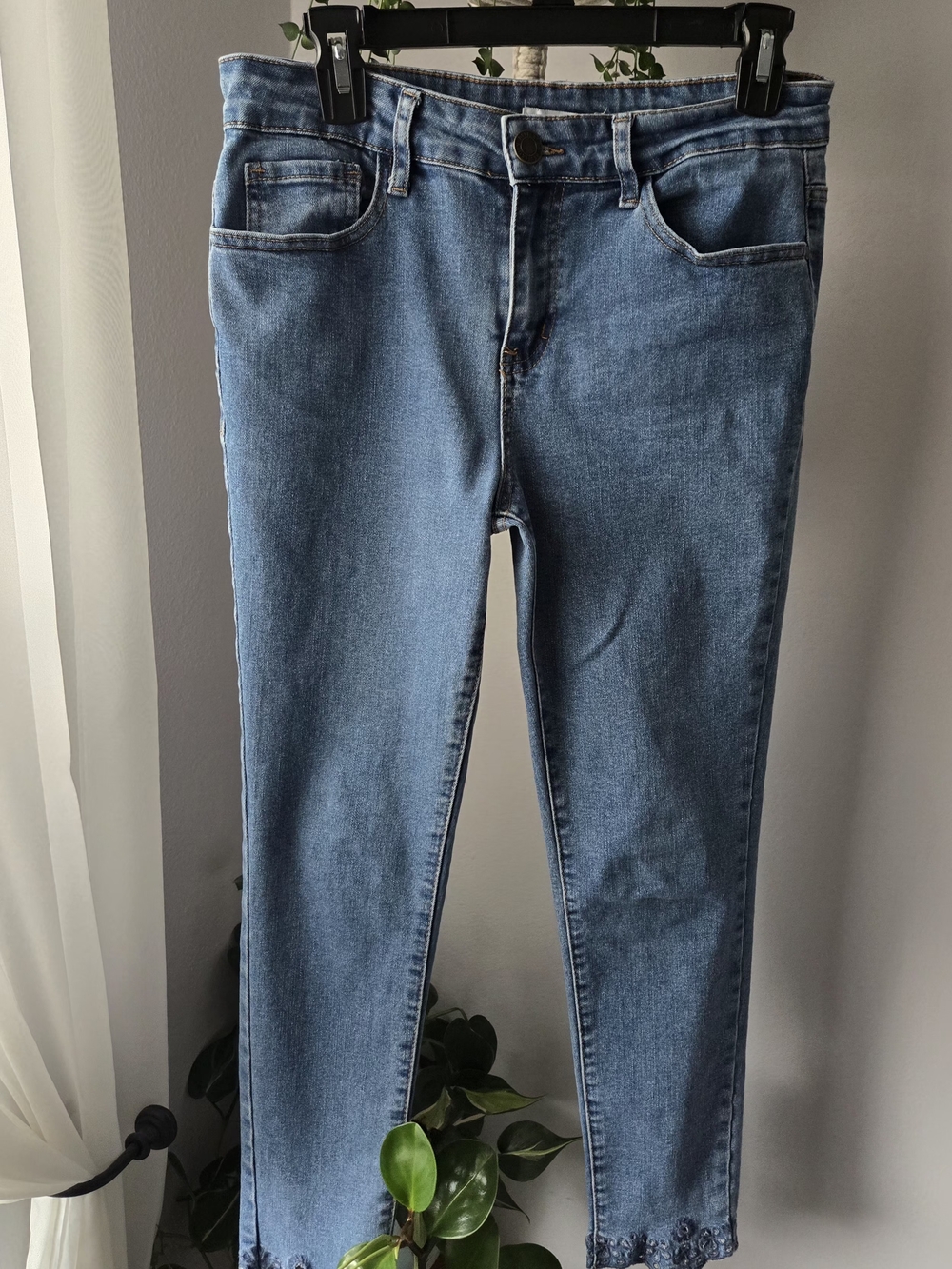 Revelation Jeans 8P Petite Blue Mid Rise Slim Crop Floral Embroidered Hem